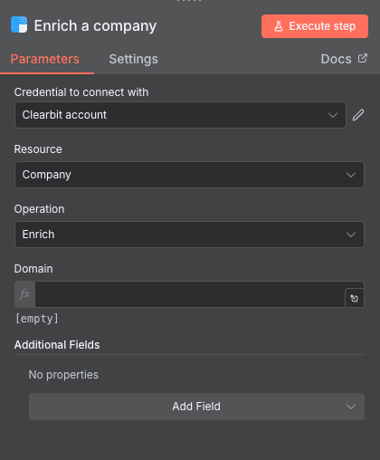 Configuración de la acción Enrich a company de Clearbit en n8n